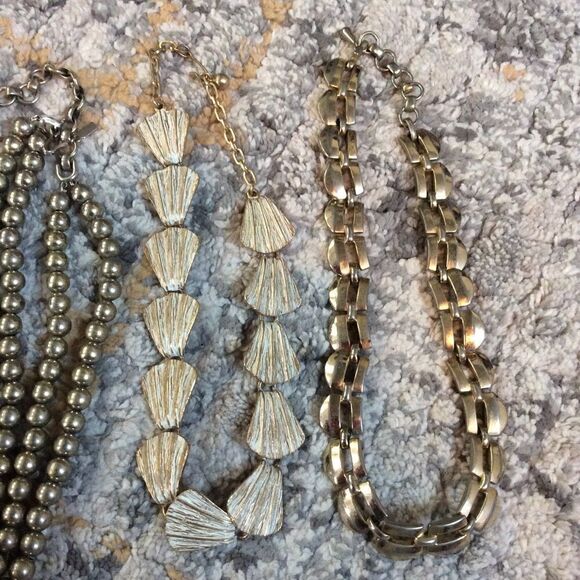 LOT OF VINTAGE COSTUME JEWELRY! GREAT CONDITION! - Picture 3 of 6